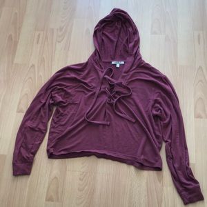 Express cropped pullover hoodie in burgundy